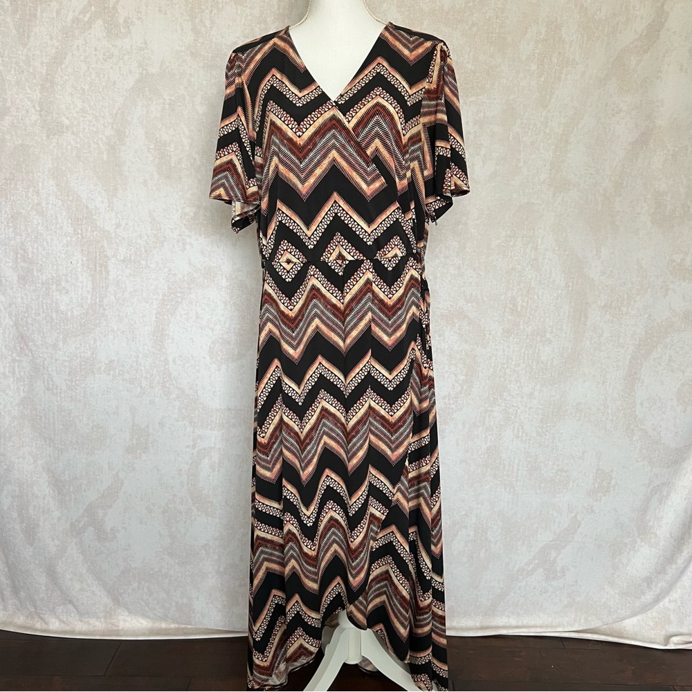 Women’s Brown Dress with Multicolored Pattern in a Size XL.